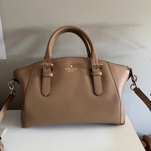 Tan Kate Spade shoulder bag. Like new. Great large bag for all year round use.